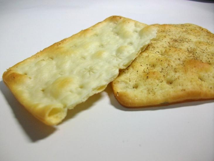 福義軒福椒蘇打餅測面特寫