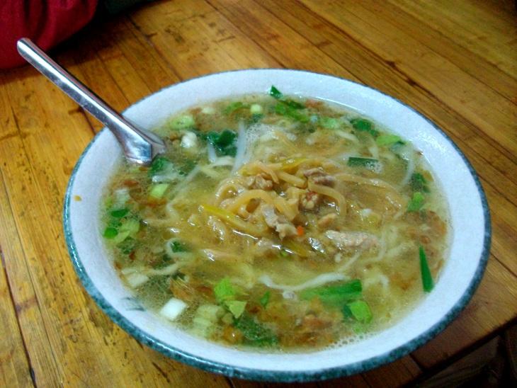 龍潭橋頭老麵店的榨菜肉絲麵