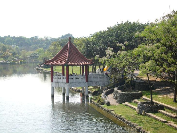 湖濱公園的小涼亭