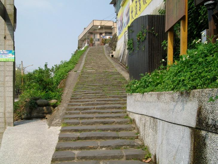 前往大溪老街的石階步道