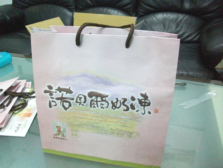隨箱附的手提袋