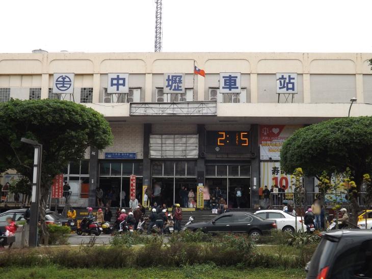 中壢火車站前站正面外觀 2013