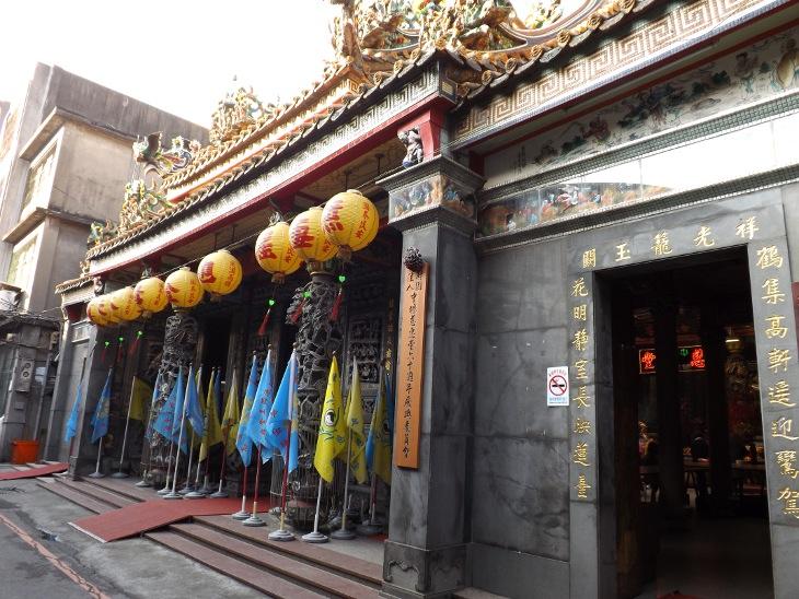中壢慈惠堂正面側照