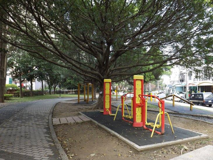 公園內的運動器材