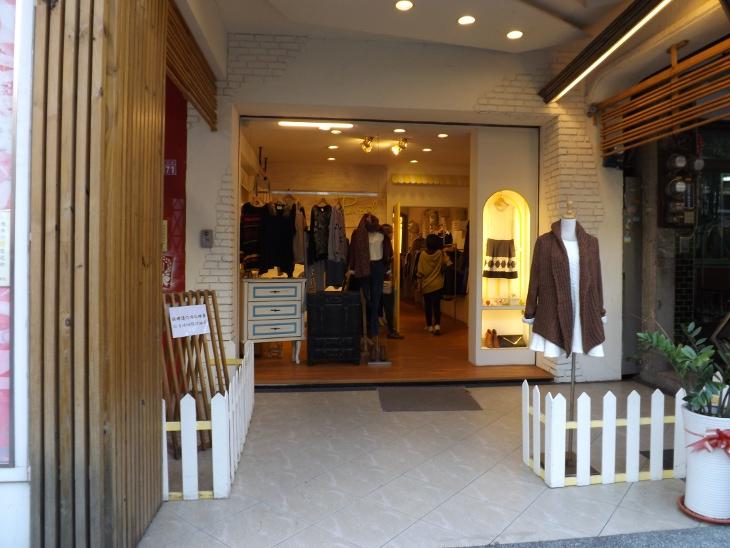 有裝潢的服飾店