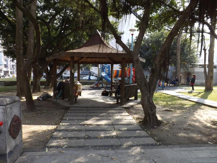 公園內的涼亭（元化路端）