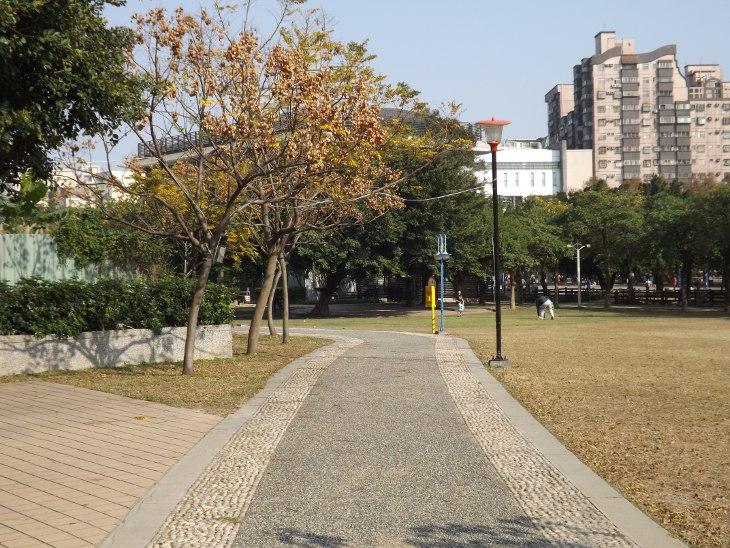 延平路端行人步道