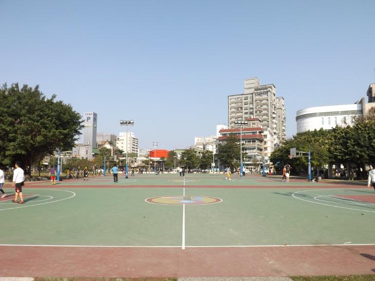 中壢中正公園室外籃球場