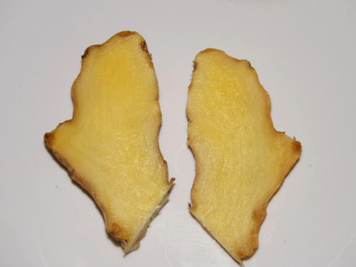 新鮮的老薑橫切面