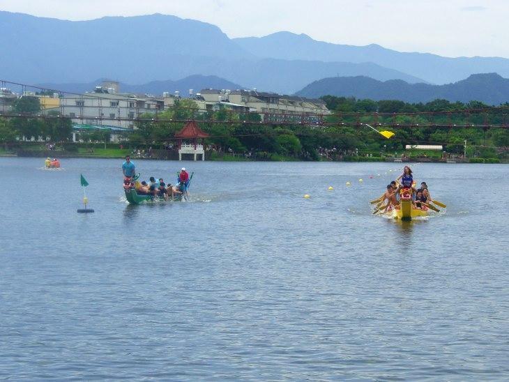 龍潭大池端午節划龍舟賽一景 2014.6.2