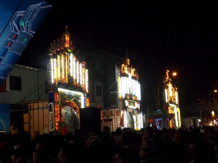 中壢仁海宮 2014 中元節活動舞台旁神豬展示