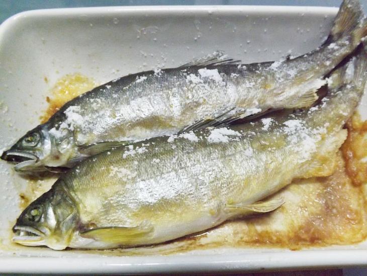 用烤箱鹽烤香魚料理