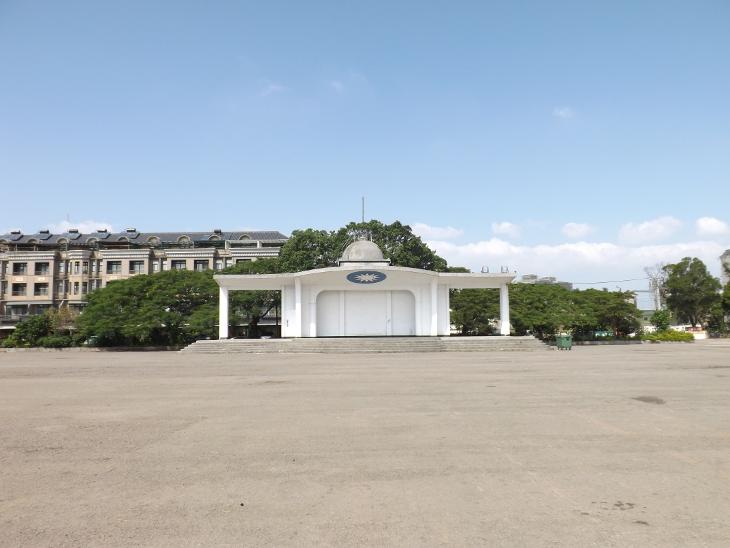 中壢龍岡大操場司令台正面照