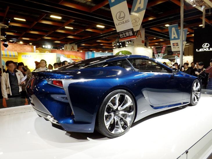 LEXUS LF-LC 概念跑車車尾側照