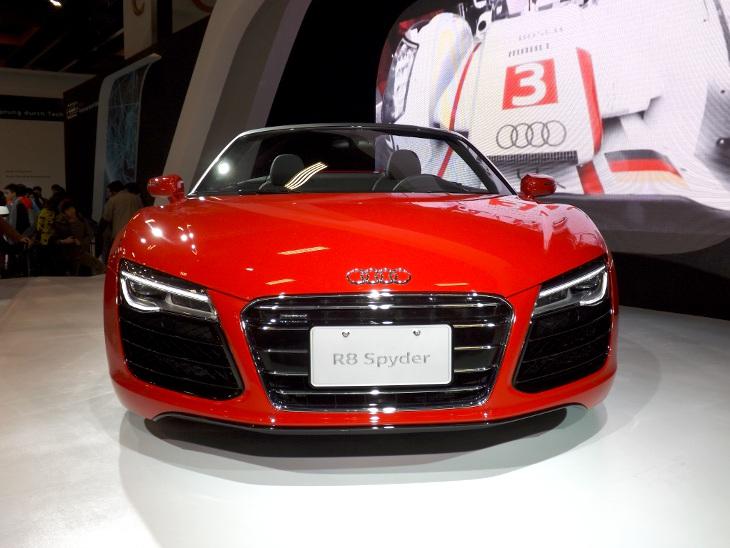 AUDI R8 Spyder 紅色版車頭正照