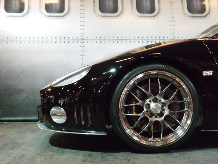 Spyker C8 Laviolette 車頭與前輪造型