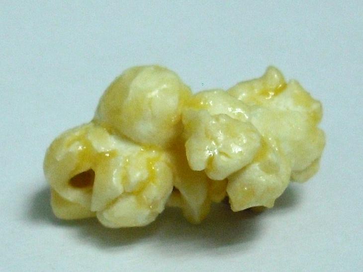 裹滿糖衣的爆米花一顆