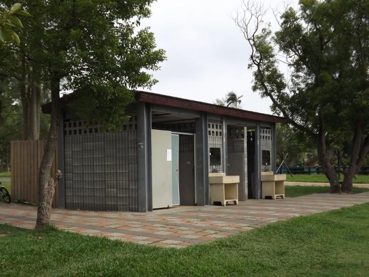 龍岡森林公園公共廁所