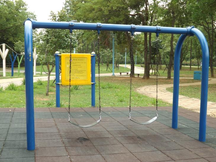 公園內的鞦韆